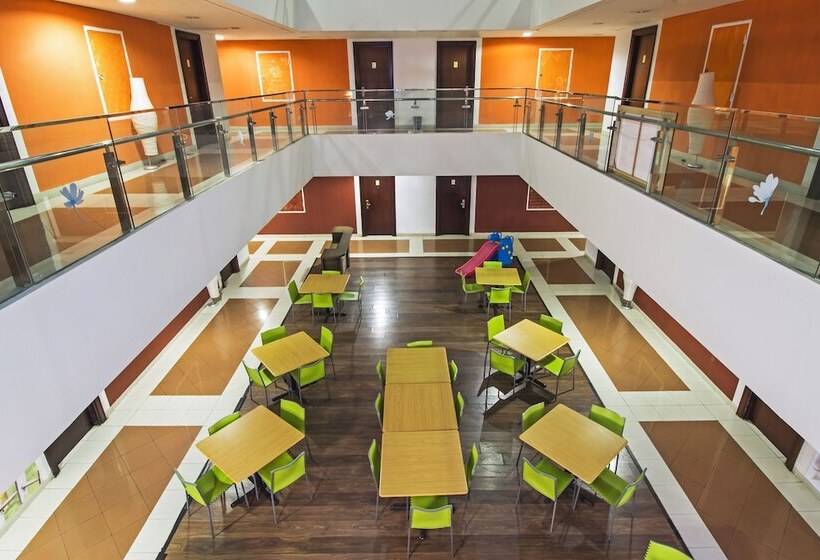 Отель Reddoorz Plus Near Rs Pertamina