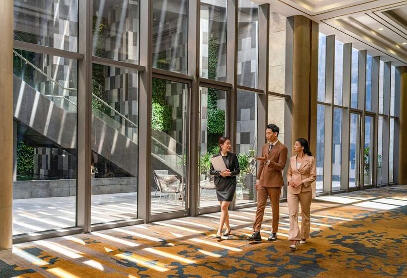 Отель Vinpearl Landmark 81 Autograph Collection