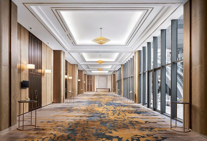 Отель Vinpearl Landmark 81 Autograph Collection