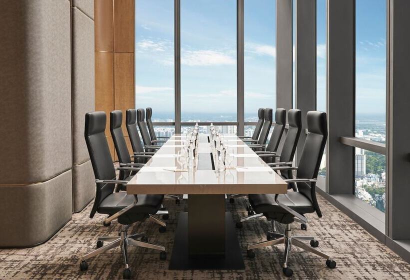 Отель Vinpearl Landmark 81 Autograph Collection