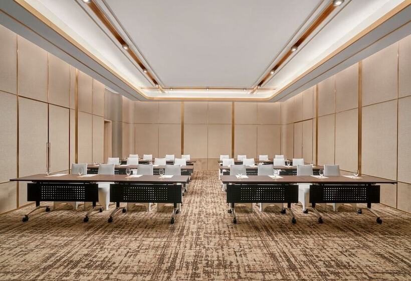 Отель Vinpearl Landmark 81 Autograph Collection