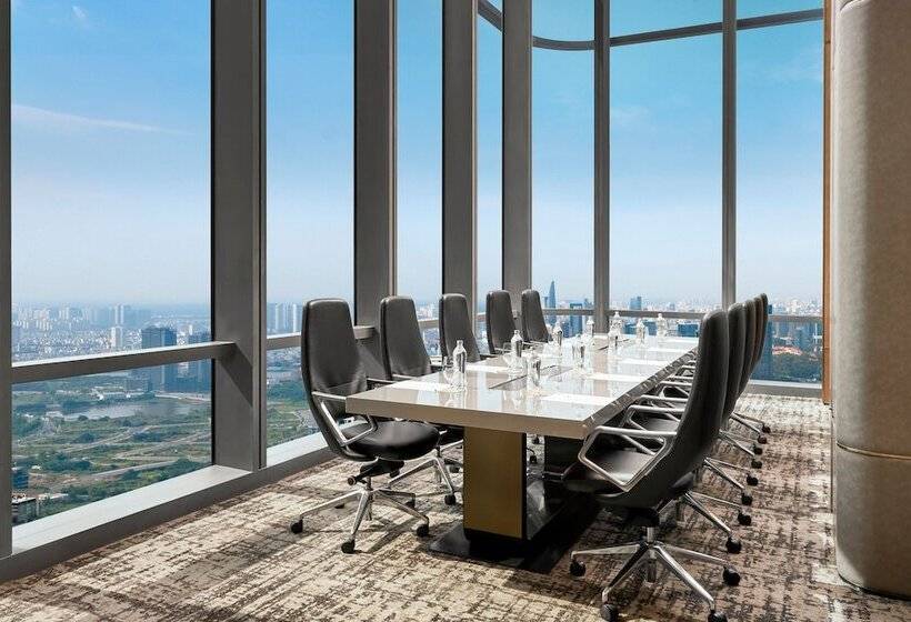 Отель Vinpearl Landmark 81 Autograph Collection