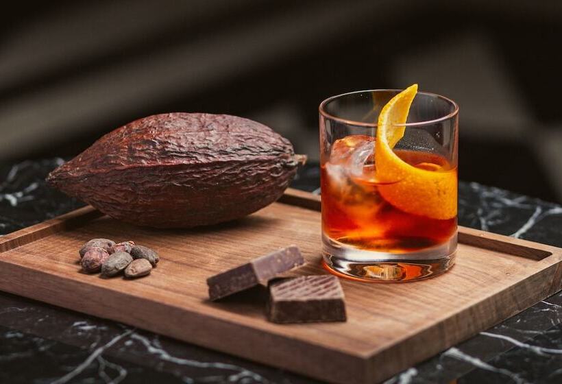 Отель Vinpearl Landmark 81 Autograph Collection