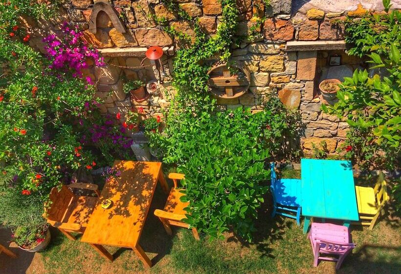 Parmis Boutique House