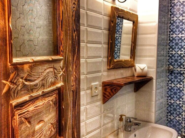 Parmis Boutique House