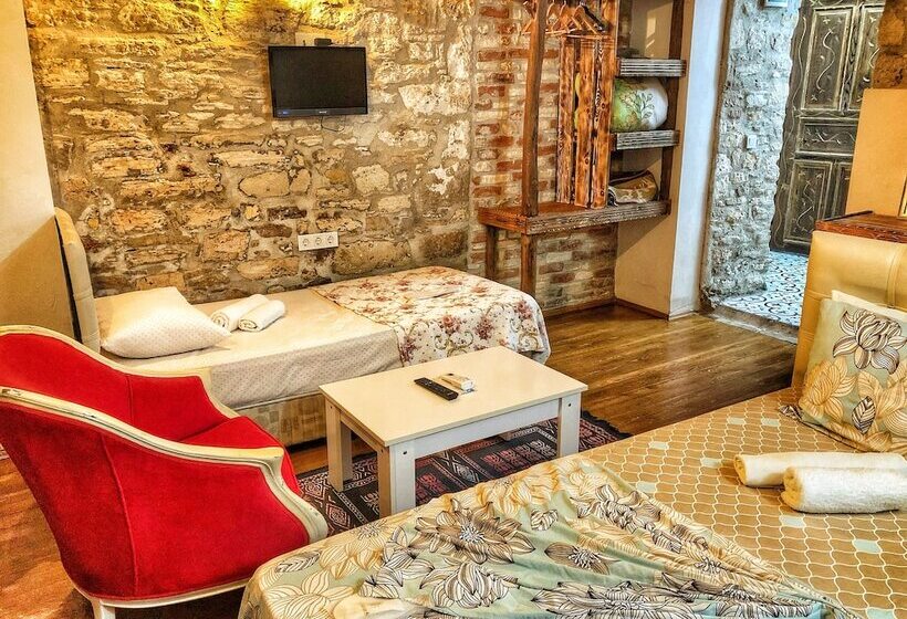 Parmis Boutique House