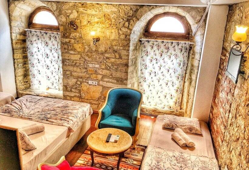 Parmis Boutique House