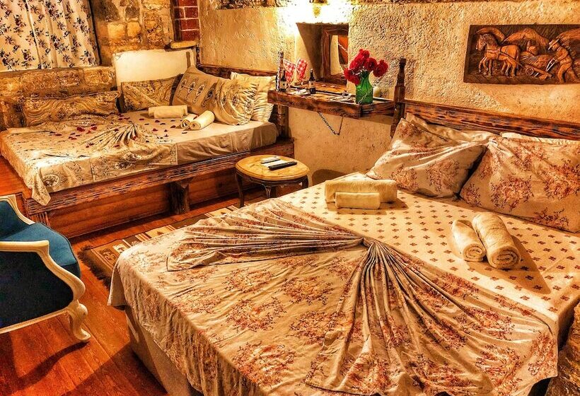 Parmis Boutique House