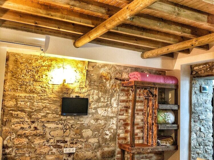 Parmis Boutique House