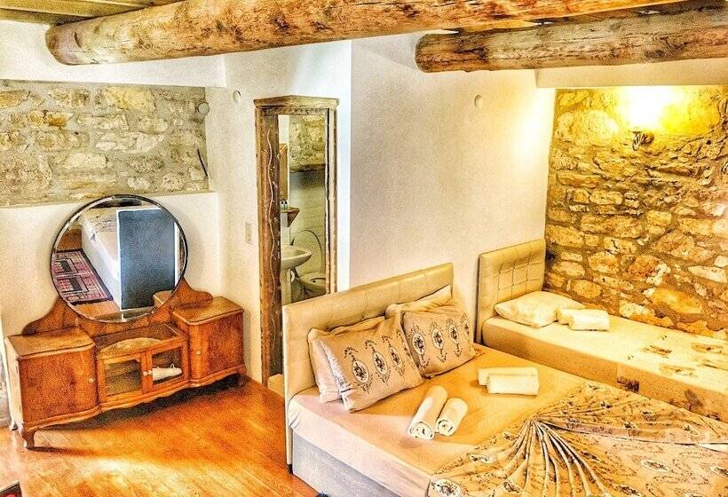 Parmis Boutique House