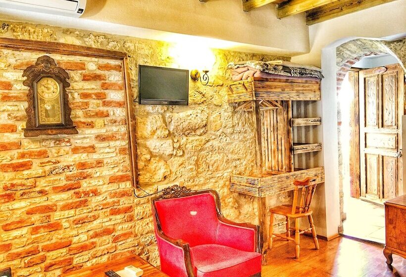 Parmis Boutique House