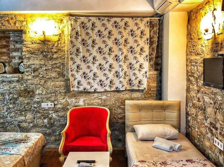 Parmis Boutique House