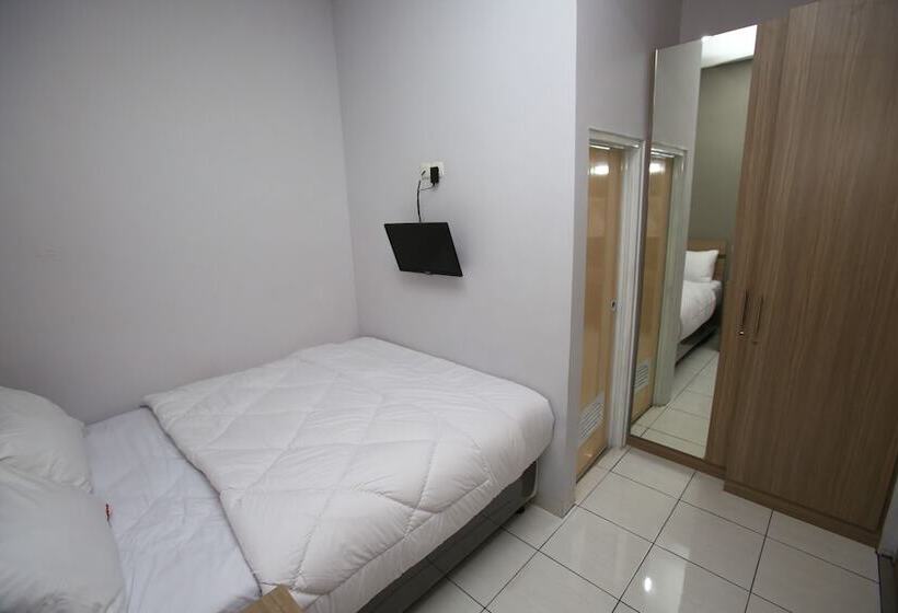 بنسيون Reddoorz @ Karet Pedurenan 2