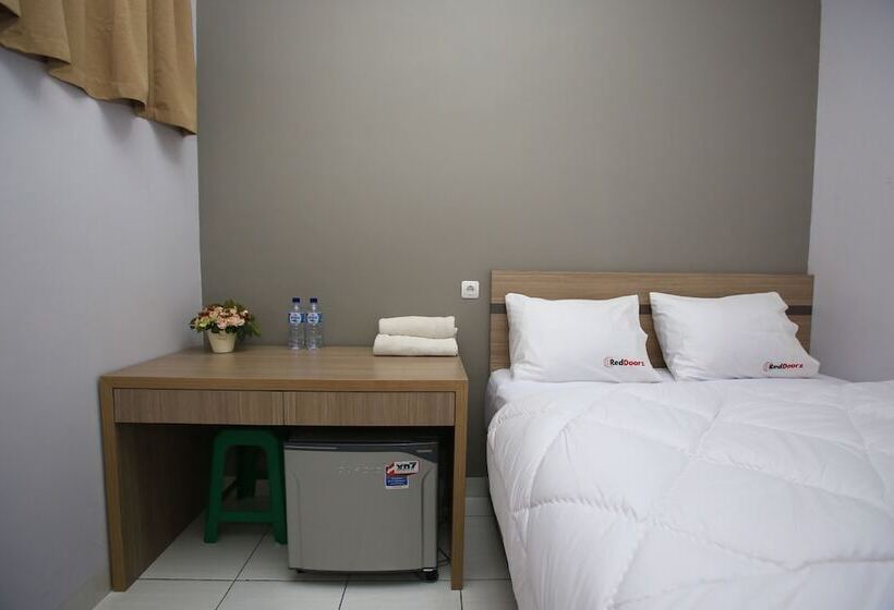 بنسيون Reddoorz @ Karet Pedurenan 2