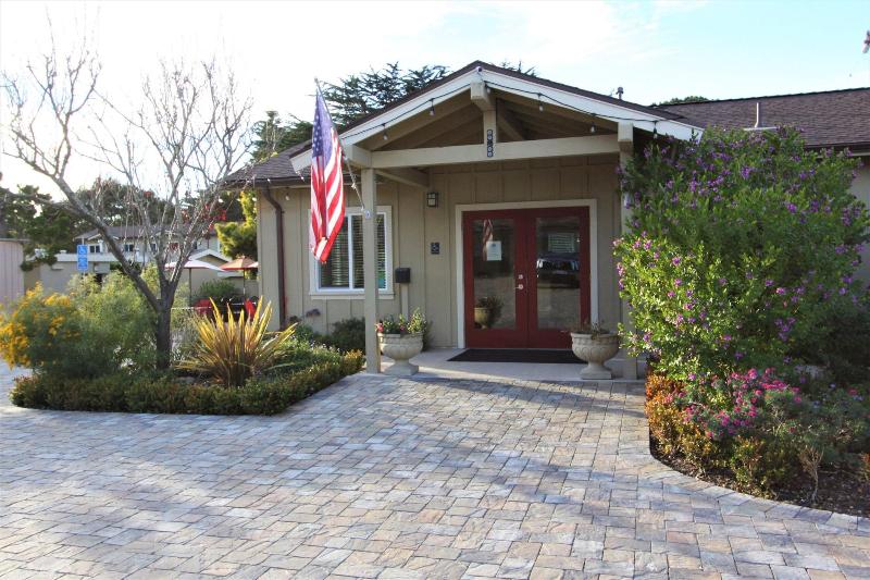 فندق صغير Monterey Peninsula Inn