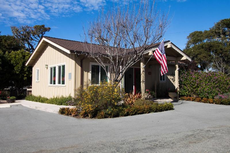 فندق صغير Monterey Peninsula Inn