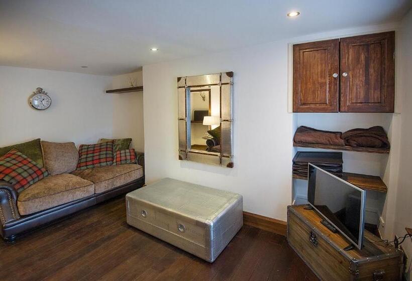 فندق صغير The Falls Of Dochart Inn