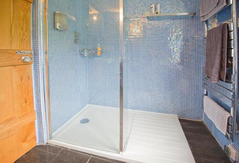 فندق صغير The Falls Of Dochart Inn