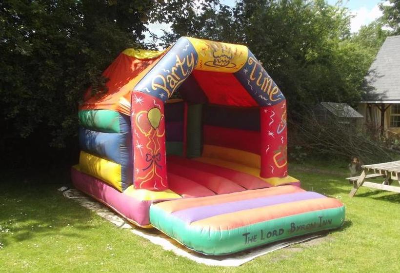 ユースホステル The Lord Byron Inn