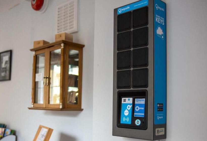 旅馆 The Oak House