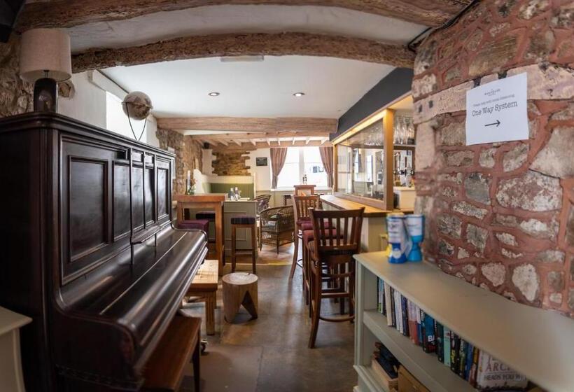 旅馆 The Oak House