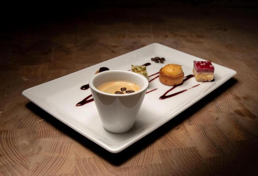 旅馆 The Oak House