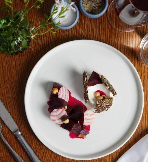 ユースホステル The Queens Arms