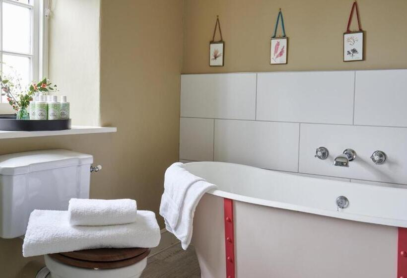 ユースホステル The Queens Arms