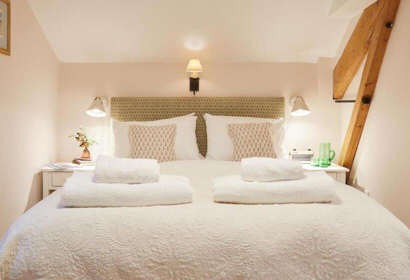 فندق صغير The Queens Arms