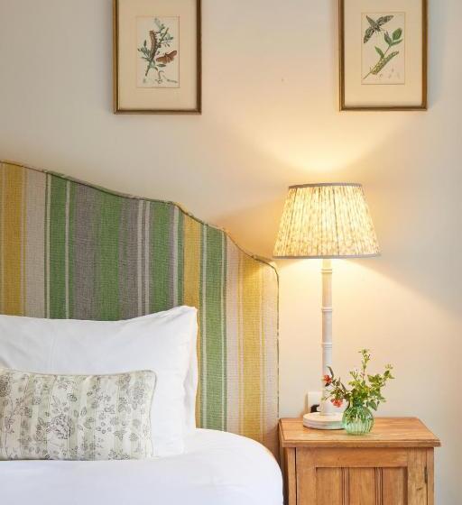 ユースホステル The Queens Arms