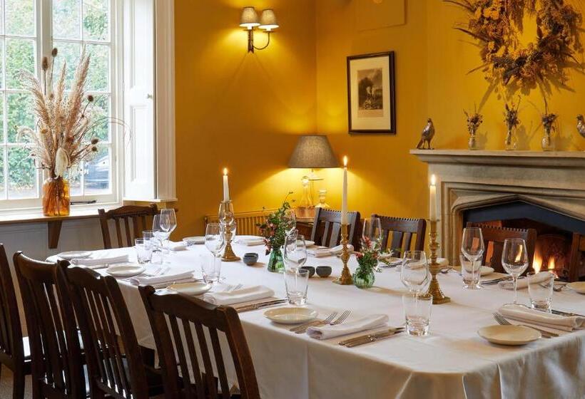 فندق صغير The Queens Arms