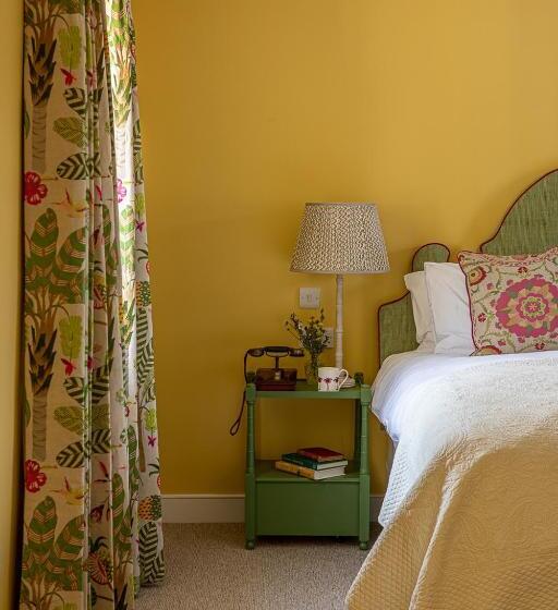 فندق صغير The Queens Arms