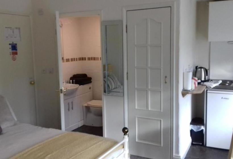 فندق صغير The Raven Inn