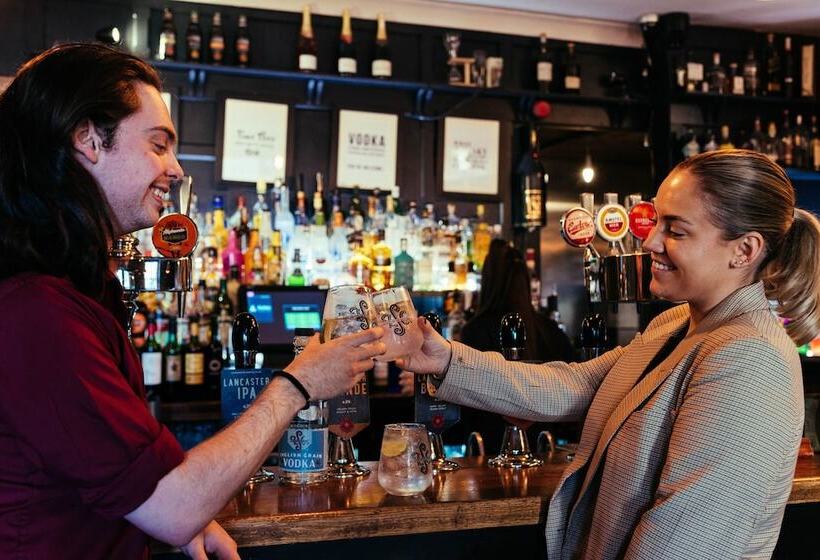 ユースホステル The Sun Hotel & Bar