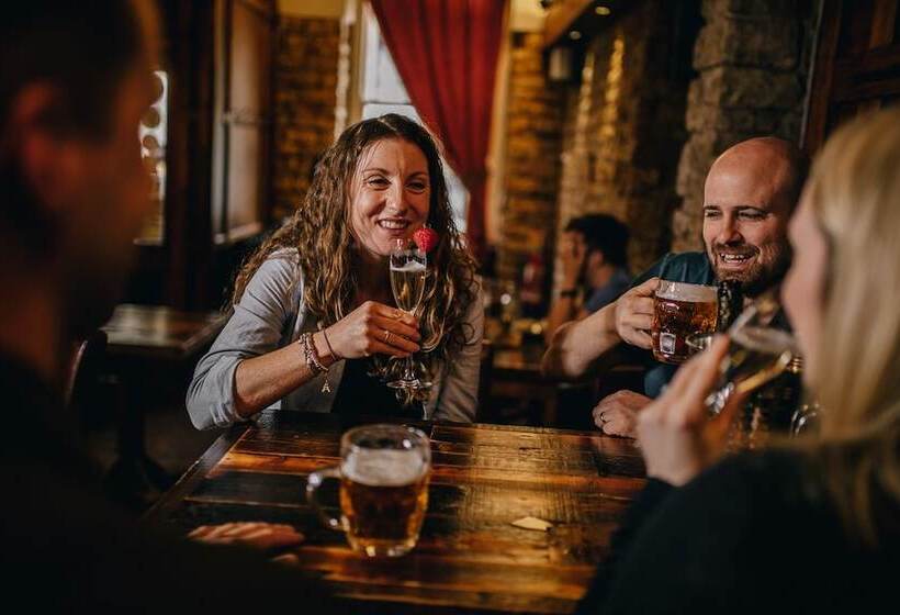 ユースホステル The Sun Hotel & Bar