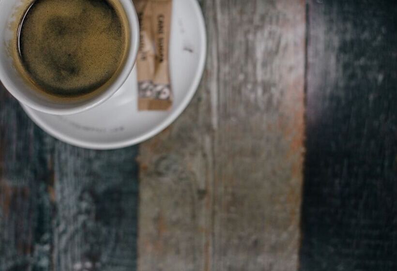 ユースホステル The Sun Hotel & Bar