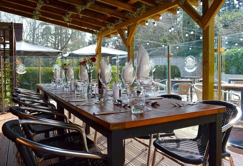 הוסטל The Walnut Tree Inn