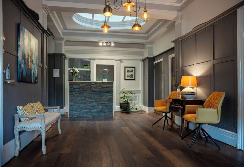 הוסטל The Walnut Tree Inn