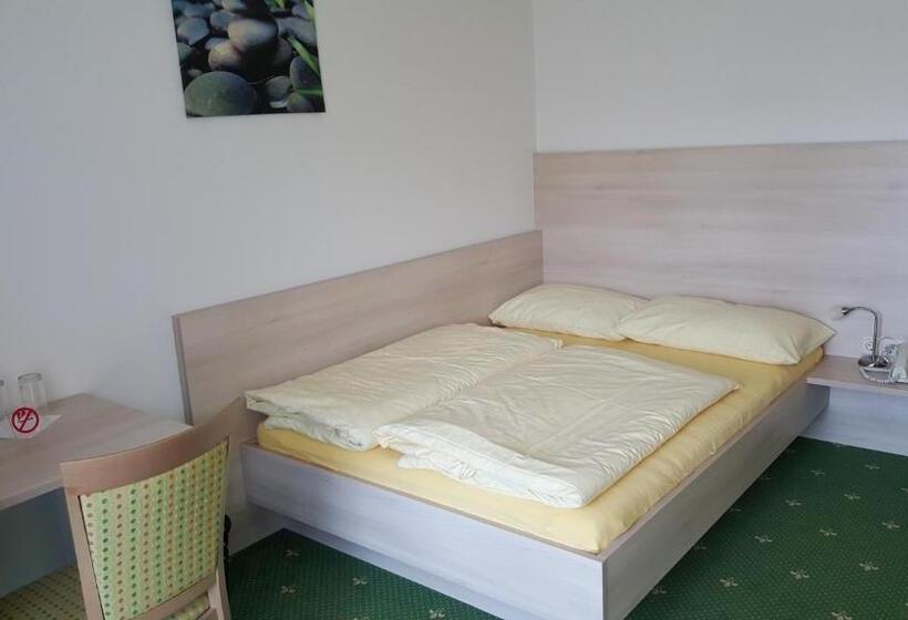 تختخواب و صبحانه Pension Gstrein