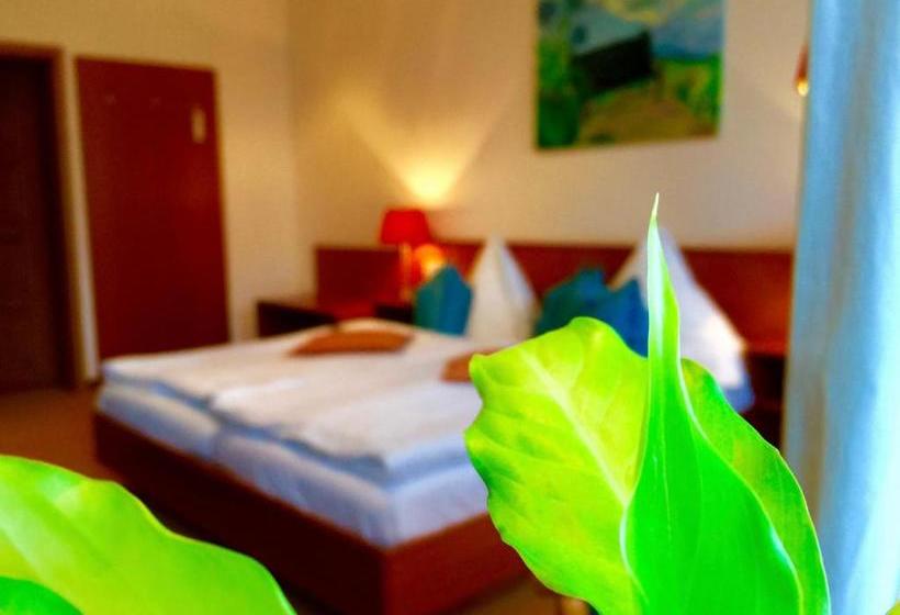 Zu Den Linden   Radebeul Pension Mit Restaurant