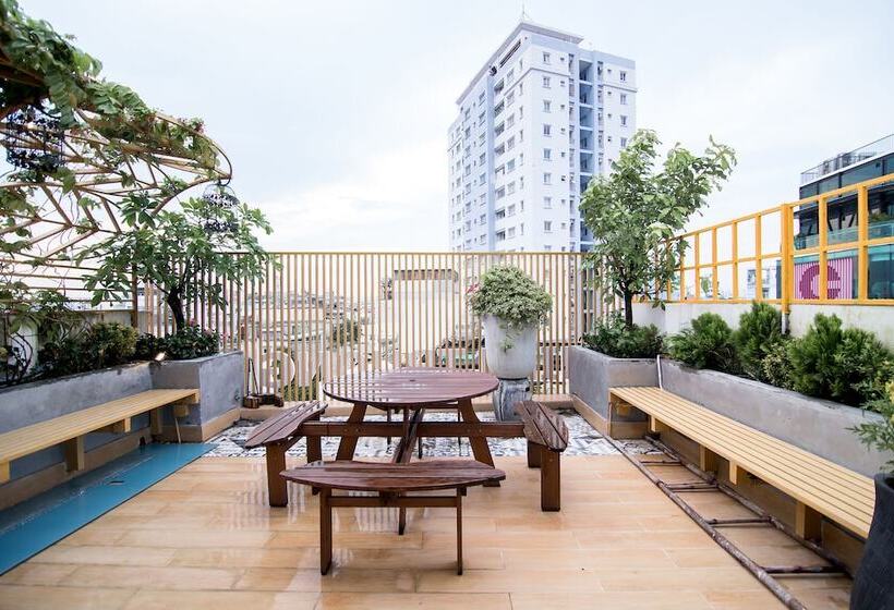 هتل Reddoorz Plus Near Saigon Train Station