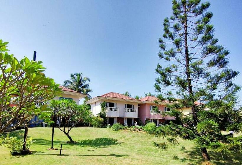 فندق Coconut Grove Beach Resort