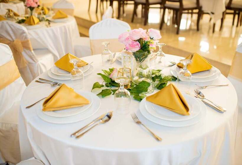 호텔 Ewan Ajman Suites