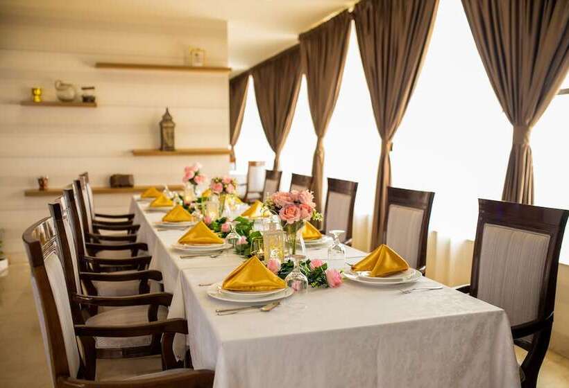 호텔 Ewan Ajman Suites