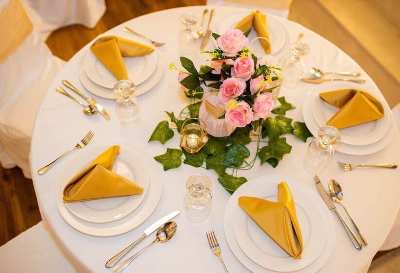 호텔 Ewan Ajman Suites