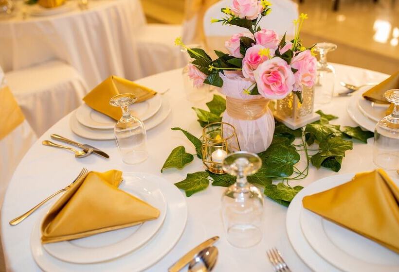 호텔 Ewan Ajman Suites