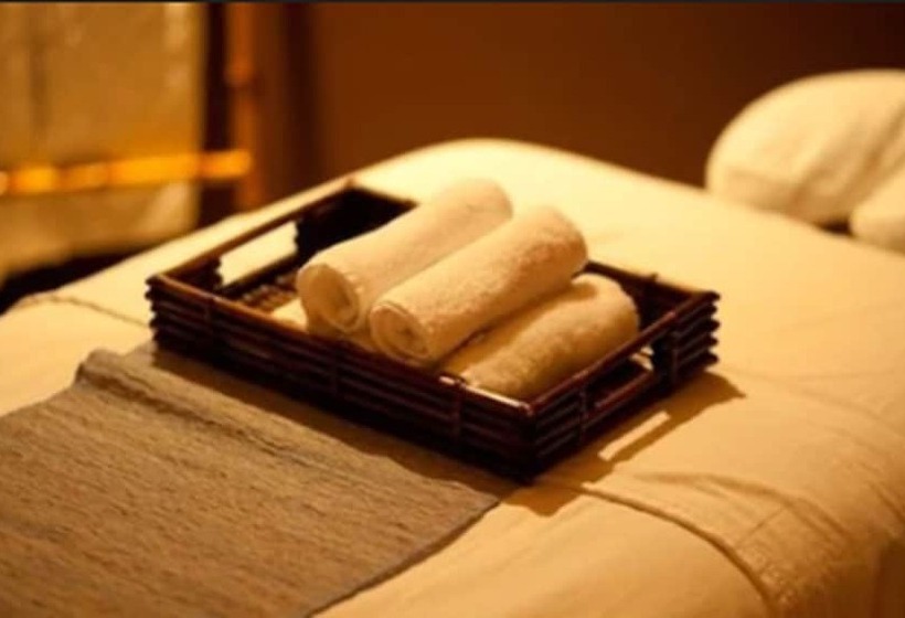 호텔 Ewan Ajman Suites