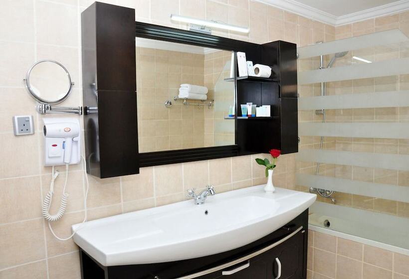 호텔 Ewan Ajman Suites