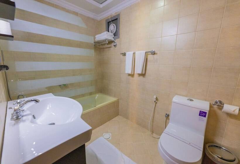 호텔 Ewan Ajman Suites