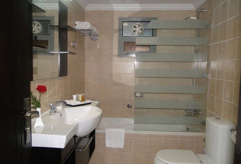 호텔 Ewan Ajman Suites